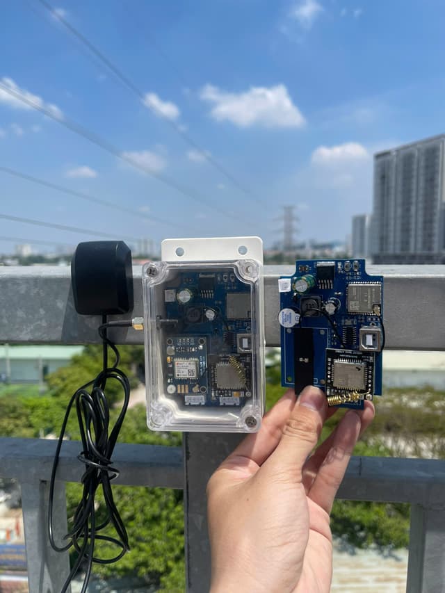 Thiết bị theo dõi giá trị môi trường và vị trí thiết bị sử dụng Công nghệ 4G IoT